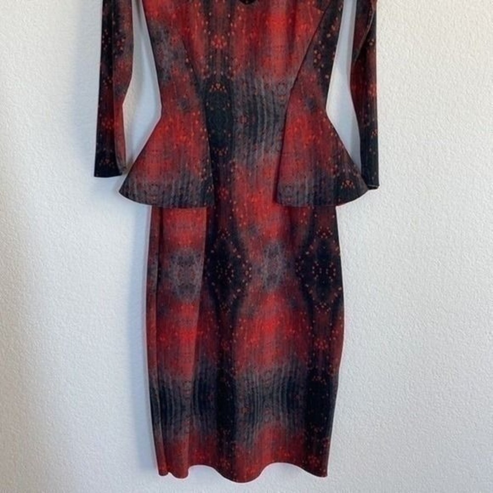 Chiara Boni La Petite Robe Red Grey Abstract Peplum V-Neck Sheath Dress Italy - Picture 11 of 12